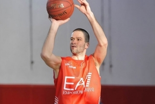 Italijos taurė - M.Kalniečio ir "Emporio Armani" krepšininkų rankose